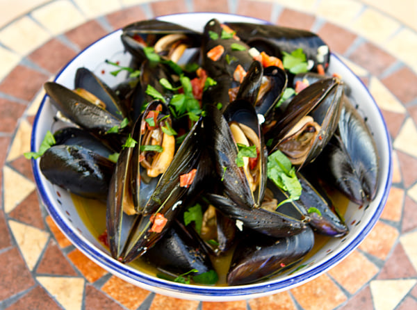 Mussels In White Wine with Sopressata & Sun-Dried Tomatoes