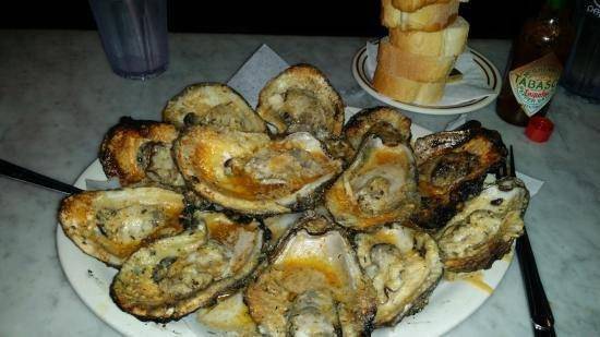 Grilled Oysters with Cheese Topping and Garlic Butter