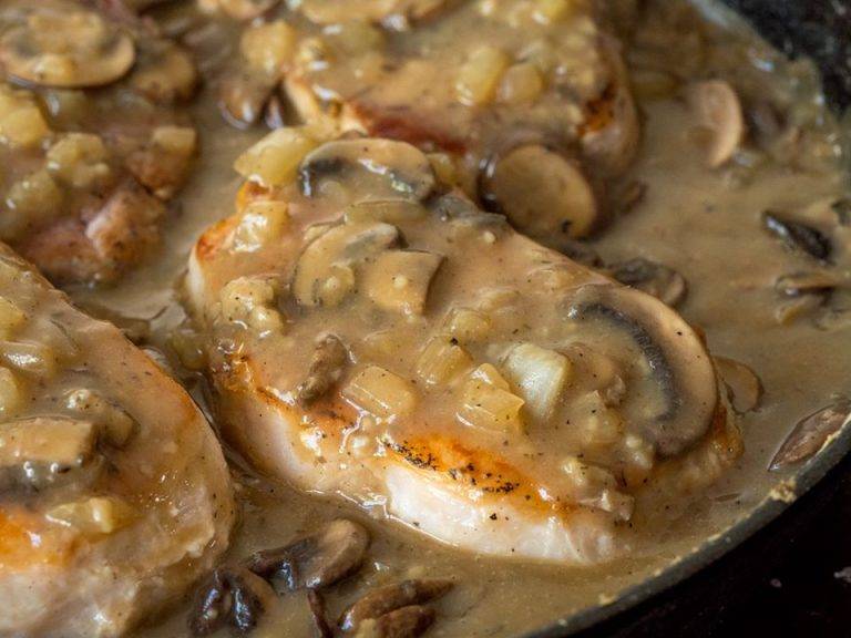Smothered Pork Chops with Garlic-Mushroom Sauce