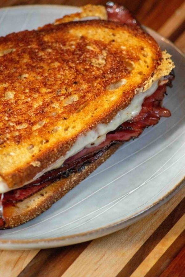 The-Best-Homemade-Hot-Pastrami-Sandwich-Recipe-24-683x1024