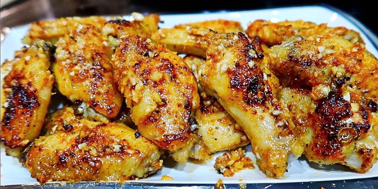 Crispy Garlic-Butter Chicken Wings